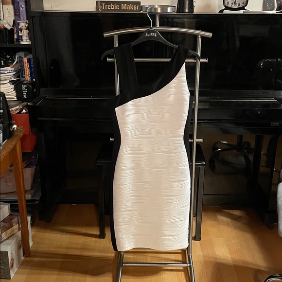 Joseph Ribkoff Black and White One Shoulder Bodycon Dress - Picture 2 of 5